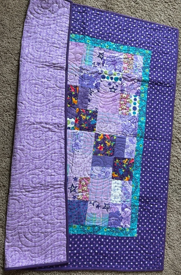 Edredón de franela hecho a mano para bebé niña - retazos púrpura lunares NUEVO - 36" x 45" Foto 3 de 4