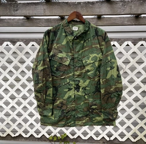 Vintage US Military Poplin Class 2 Camo EDRL Jacket Size Medium-Reg 60s Vietnam