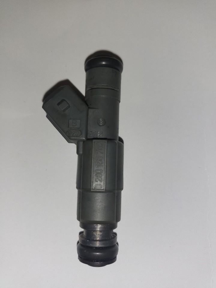 LS1 lS6 LSX OEM Fuel Injectors Set of 8 BOSCH Orginal Working beautiful ...