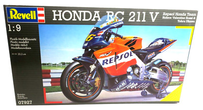 Revell 1/9 Honda RC211V Repsol Honda Motorcycle Team Rider