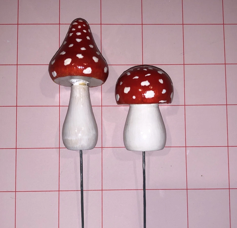 Estaca de setas pintada a mano - Amanita Muscaria roja Foto 2 de 2