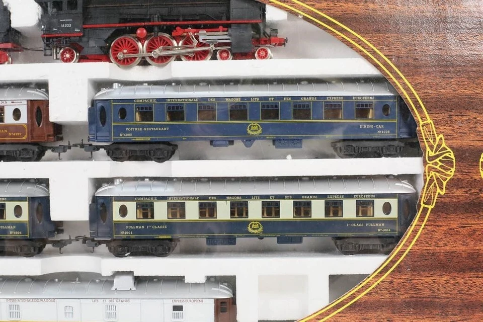 Lima Orient Express HO Scale Steam Passenger Train - Image 3 of 4