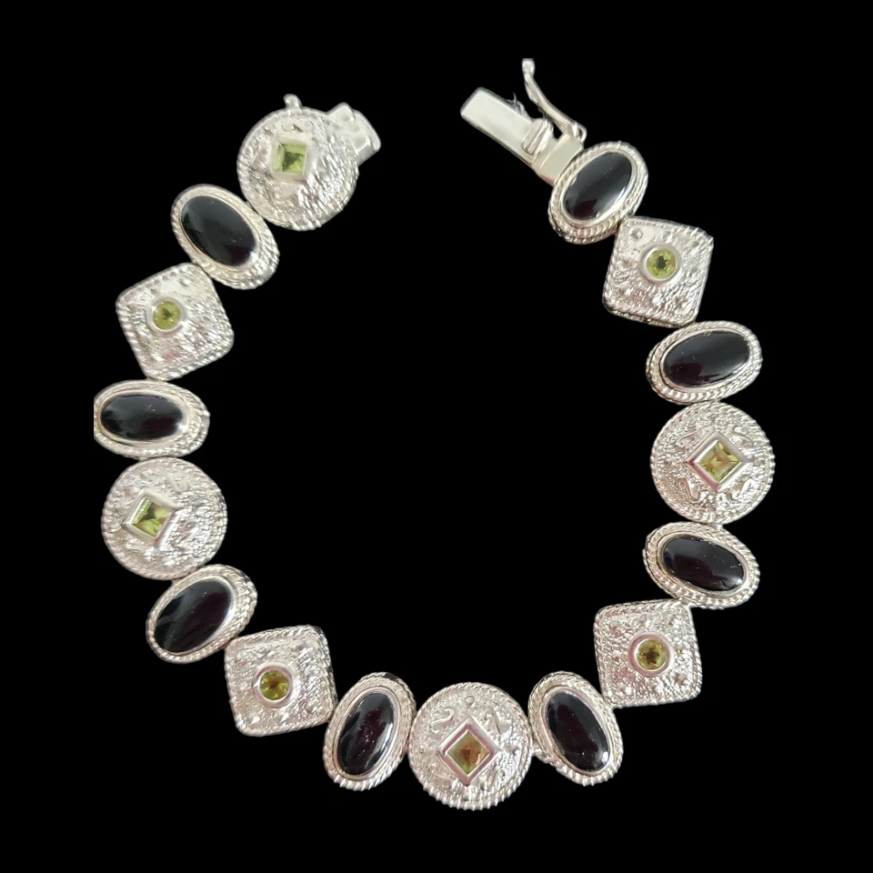 Womens  Bracelet Oval Onyx w Engraved Circles and Square Peridot Gem Stones 925 - Image 2 of 4