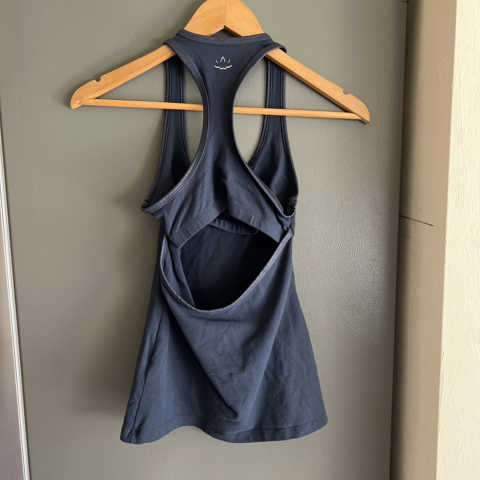 beyond-yoga leather piping detail bra cutout tank-top