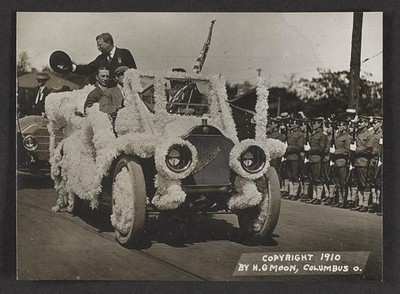 Photo:Theodore Roosevelt riding in a parade float