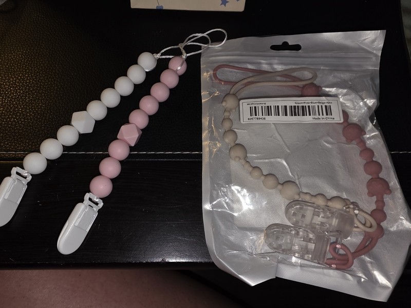 BOUTIQUE PACIFIER CLIPS GIRL LOT OF 4 SILICON NEW