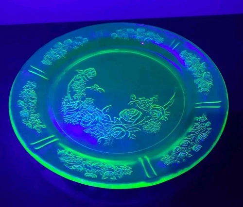 Federal Glass Sharon Cabbage Rose Green Uranium 9" Plate