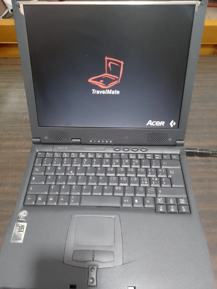 Acer Travelmate 202TEV retro computer - Immagine 4 di 4