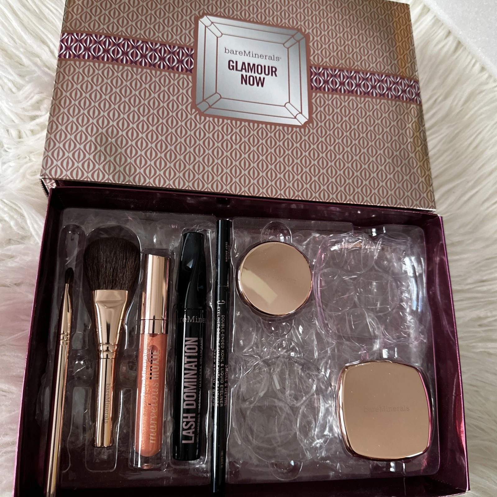 bareMinerals Glamour Now 9-Piece Makeup Set – Style Idol Kit - Missing 2 Pieces
Opens in a new windo