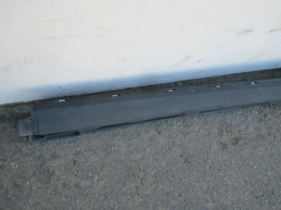 Moldura de pilar basculante derecha OEM em90716 Volvo XC70 2008 2009 2011 2012 2013 2014 Foto 2 de 4