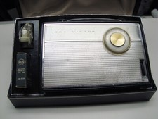 Vintage RCA Victor Transistor Portable Radio w/Original Box