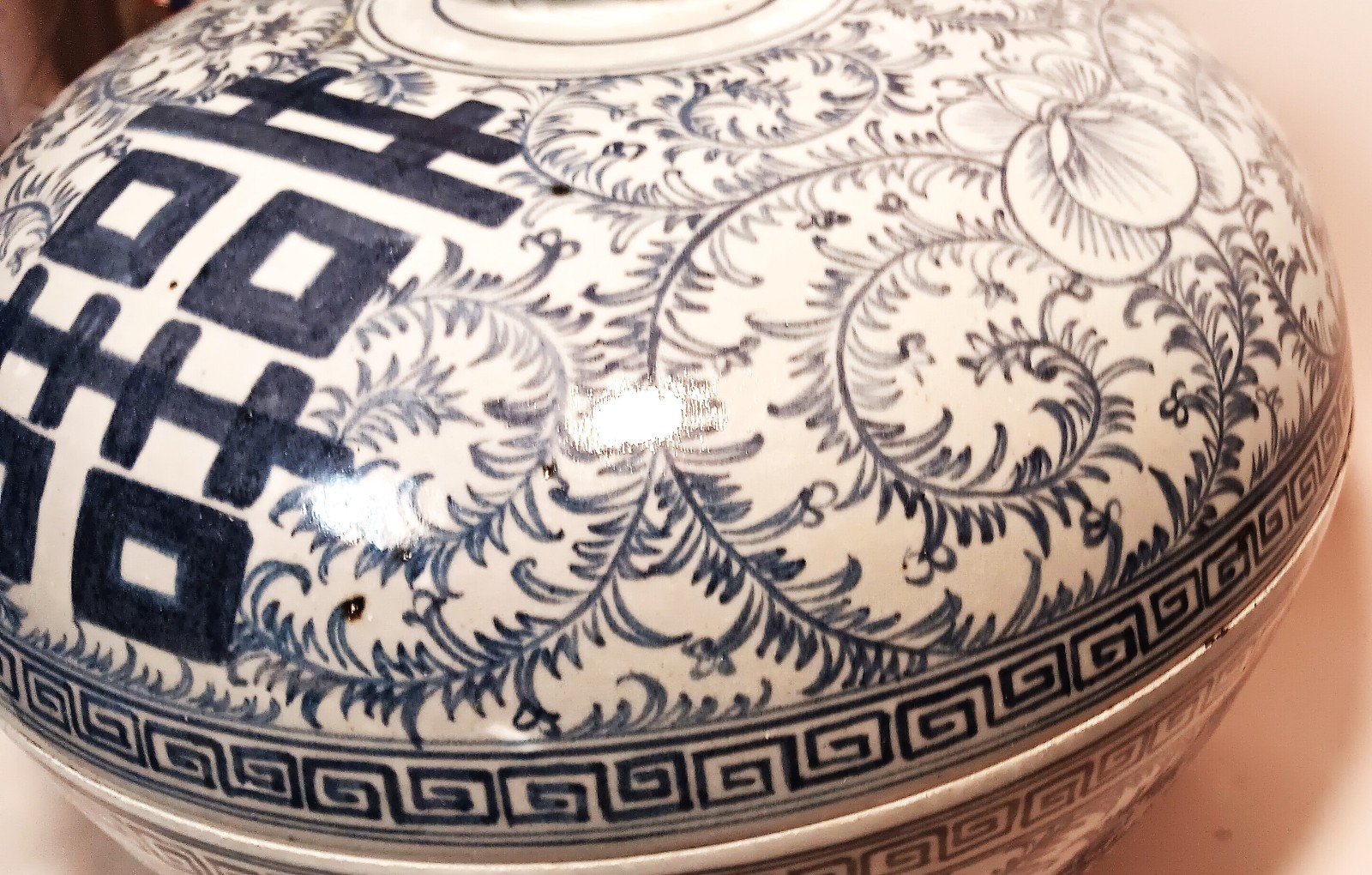 DOUBLE HAPPINESS vtg covered chinese porcelain blue white serving bowl pottery