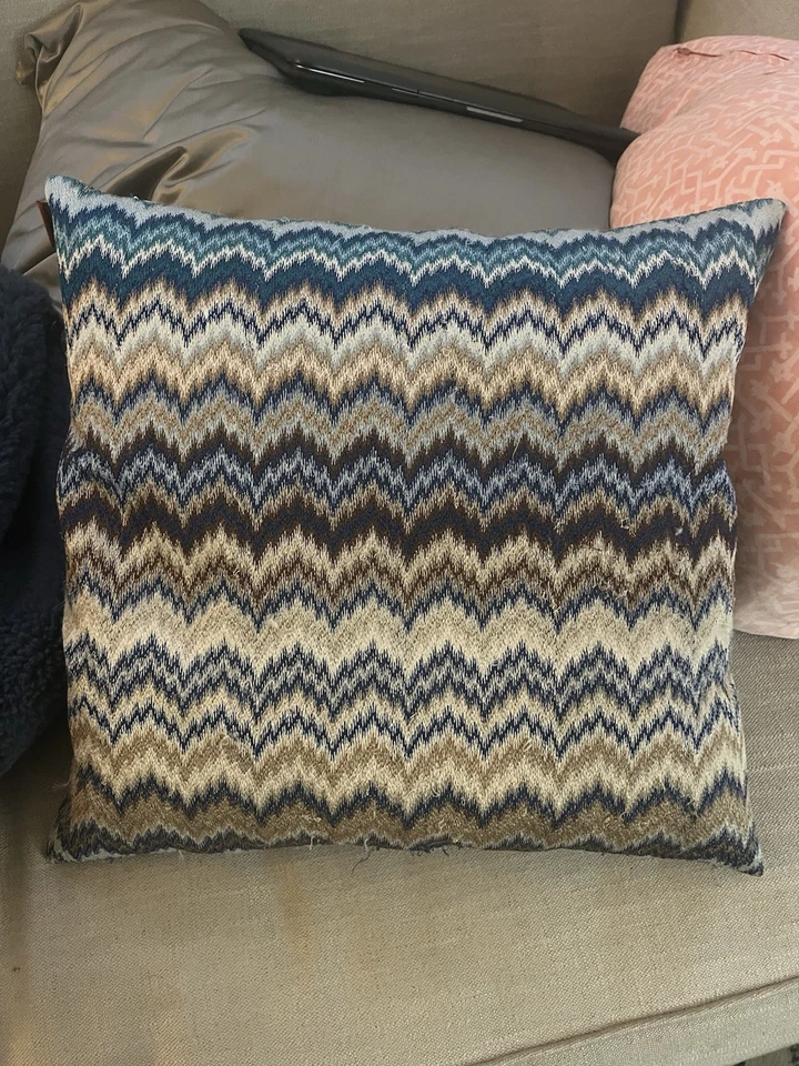 "Almohada Missoni Jarris 16 X 16"" pulgadas en zigzag" Foto 2 de 4