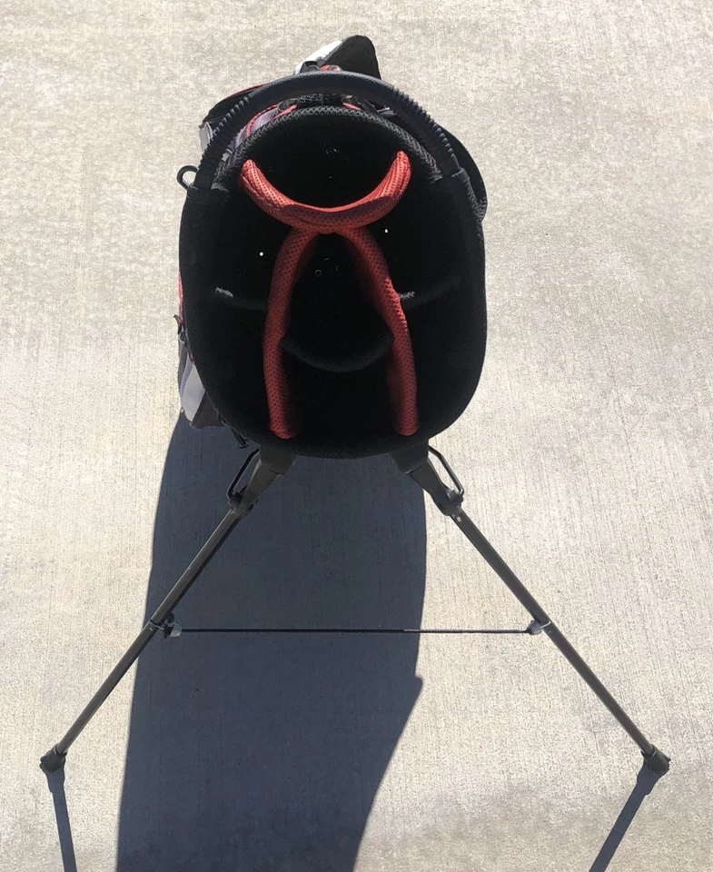 Bolsa de pie de golf CLUB CHAMP Ultra-Lite de 7 vías con correas de transporte dobles y cubierta para lluvia Foto 3 de 4