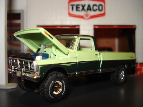 1972 FORD F-250 RANGER 4X4 LONG BOX PICKUP LIMITED EDITION 1/64 M2 TUTONE PAINT - Picture 2 of 4
