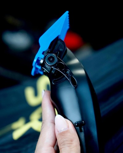 Cordless Clipping & Trimming Kit with Long-lasting DLC Blades - Black Elegance - Picture 11 of 11