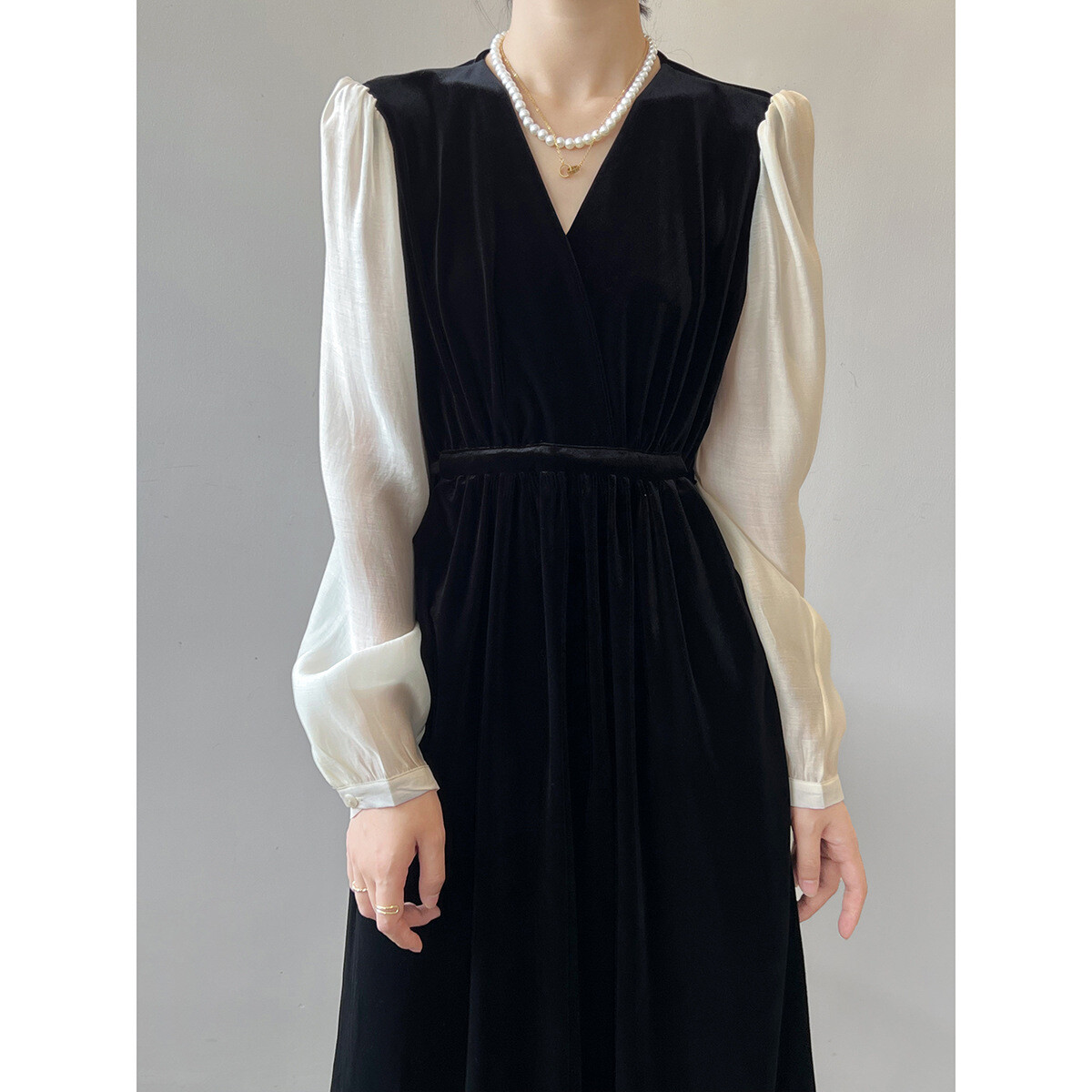 French Retro Velvet Dress with Bubble Sleeves and Lace-Up Long Skirt for Women-image