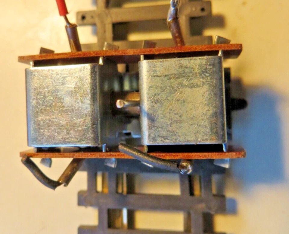 PECO Spur H0 Code 55 schlanke Weiche rechts 10° mit Unterflurantrieb geprüft - Bild 2 von 3