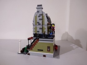 Used Complete LEGO Creator Parisian Restaurant 10243
