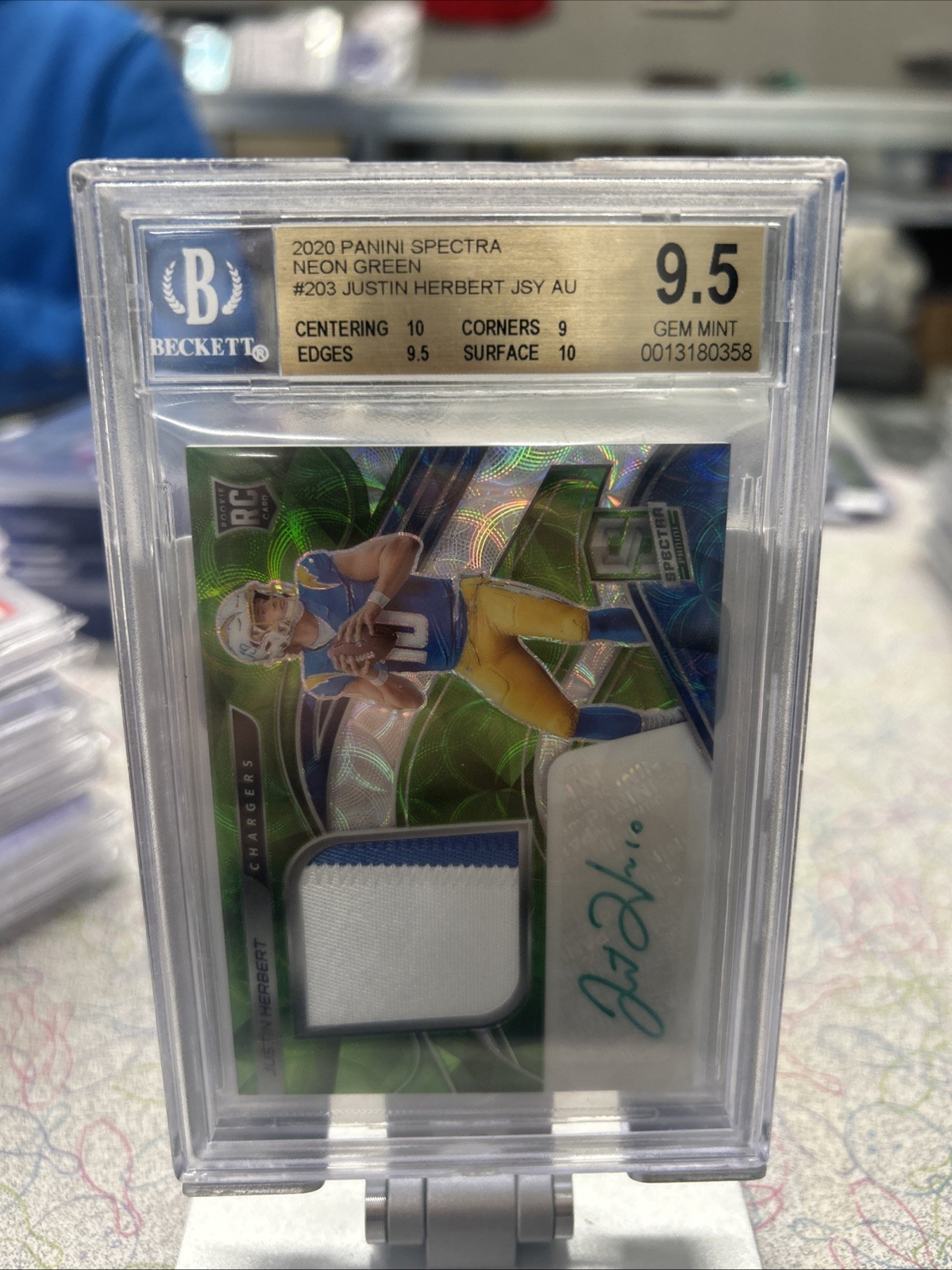 2020 Panini Spectra- Rookie Patch Autographs Justin Herbert Neon Green Prizm /50