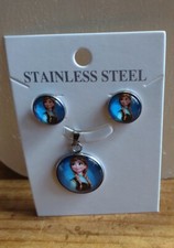 Disney Princess Anna Jewerly Set earring and charm.
