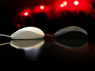 Logitech B100 Maus   Kabelgebunden, optisch, USB   für Links- & Rechtshänder