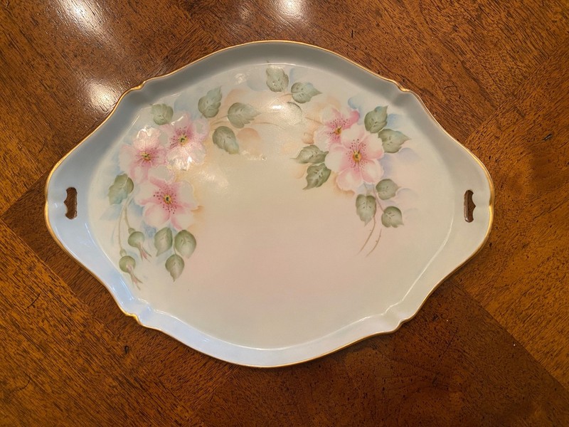HAND PAINTED PORCELAIN/CERAMIC SERVING/TRINKET DISH EXCELLENT CONDITION UNMARKED