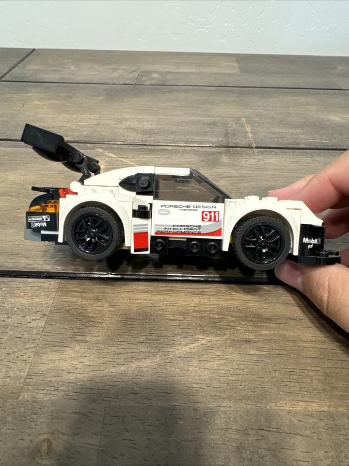 LEGO 75888 Porsche 911 RSR White Car & Minifigure - Image 4 of 4