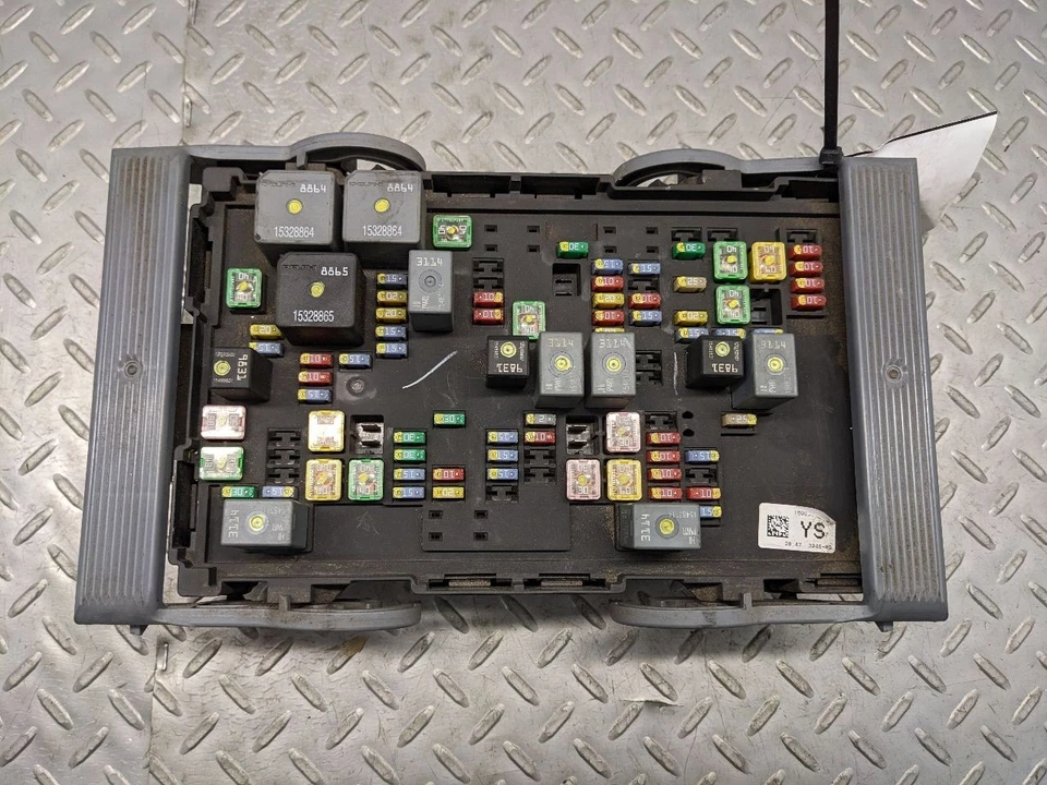 Коробка предохранителей двигатель подходит для 07-09 SUBURBAN 1500 1165100 - Изображение 2 из 4