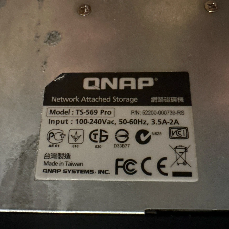 Almacenamiento conectado en red con cable de alimentación QNAP TS-659 Pro II,18 TB 6 bahías de discos Foto 2 de 4