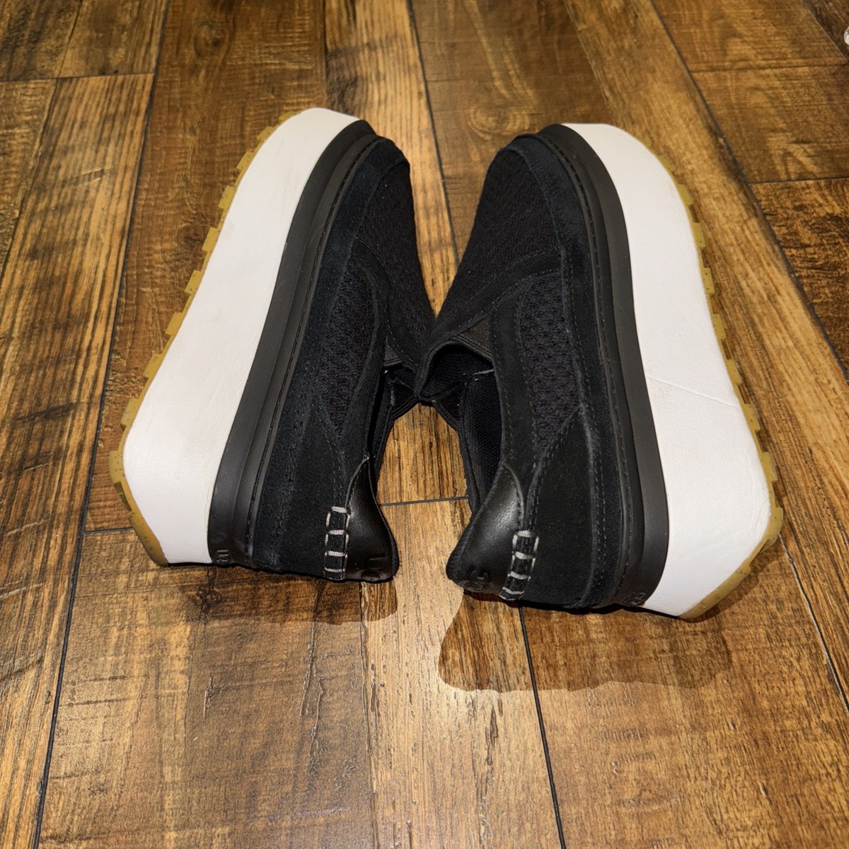 UGG♦︎Taelan Slip On スニーカーテイランスリッポン23.5チェス 楽天市場】【新品□正規品□送料無料□ギフト包装無料】UGG アグ
