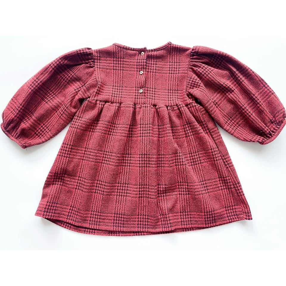 Vestido de manga comprida xadrez Zara vermelho e preto infantil feminino tamanho 2-3 - Imagem 4 de 4