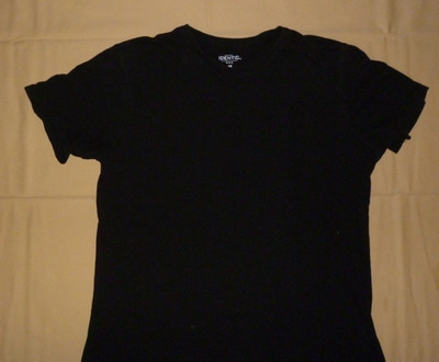 schwarzes Herren kurzarm T-Shirt mit V- Ausschnitt Gr. M von Identic Man