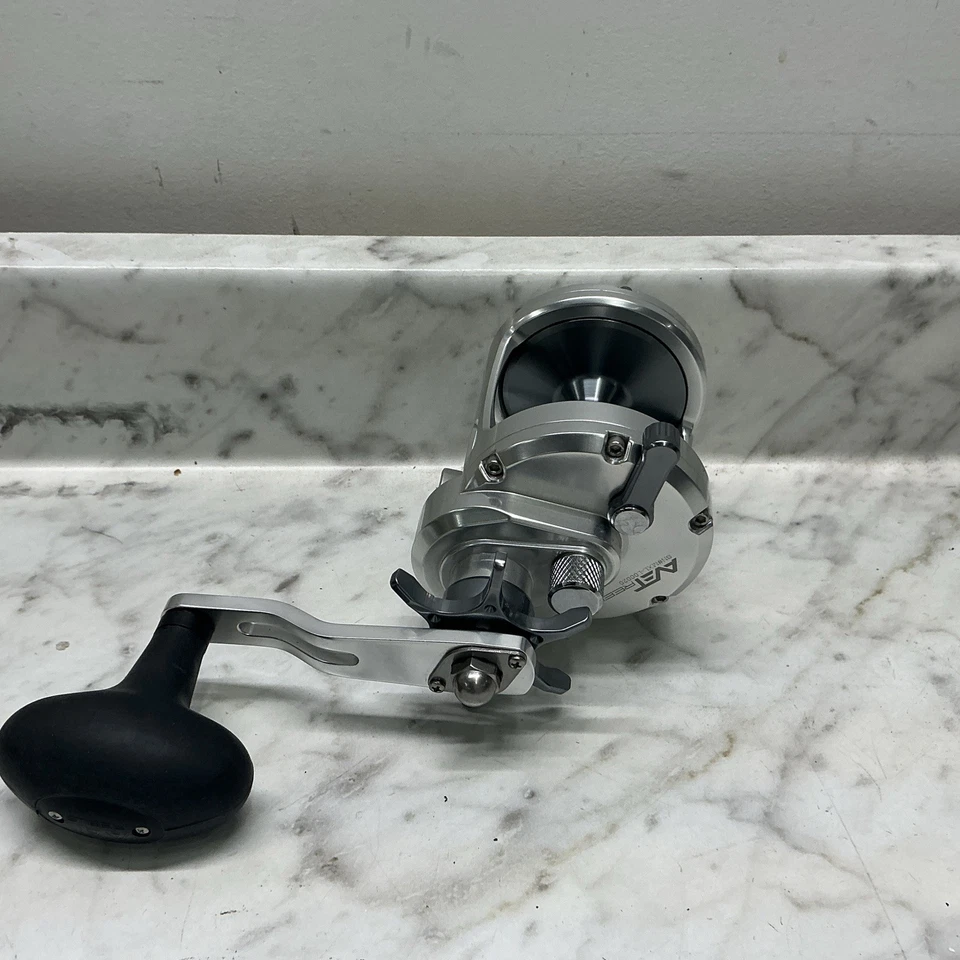 Carretes Avet MXL5,8 estrellas LH plateados Foto 3 de 4