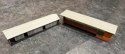 OO Kunststoffdepot & Viehstall: 2er Set Kunststoffgebäude