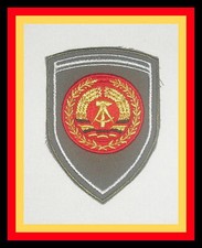 1 St&uuml;ck F&auml;hnrich NVA Aufn&auml;her Patch Abzeichen gestickt DDR ! NEU !