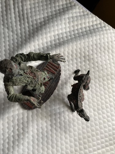 Resident Evil Zombie & Dog Action Figures Palisades Vintage - Picture 5 of 9