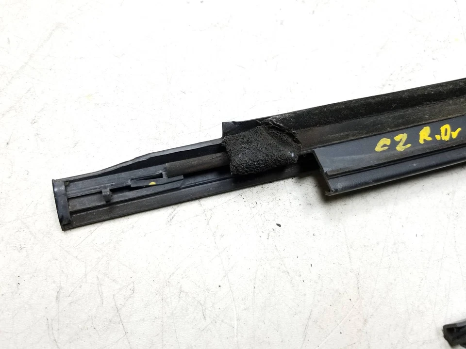 11-14 Chrysler 200 Sedan Window Belt Seal Rear Driver Side Left 2Pcs OEM - Image 3 of 4