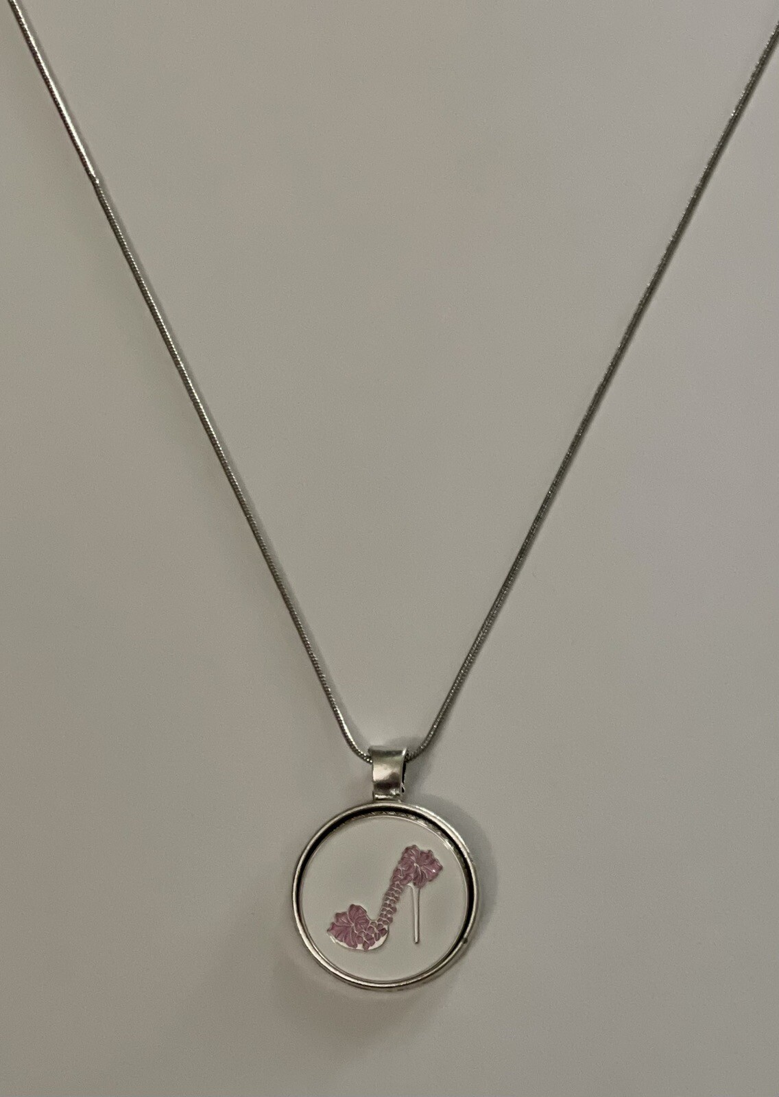 Golfer's Magnetic Golf Ball Marker Necklace Sturdy Pendant High Heel Shoe 24&rdquo;