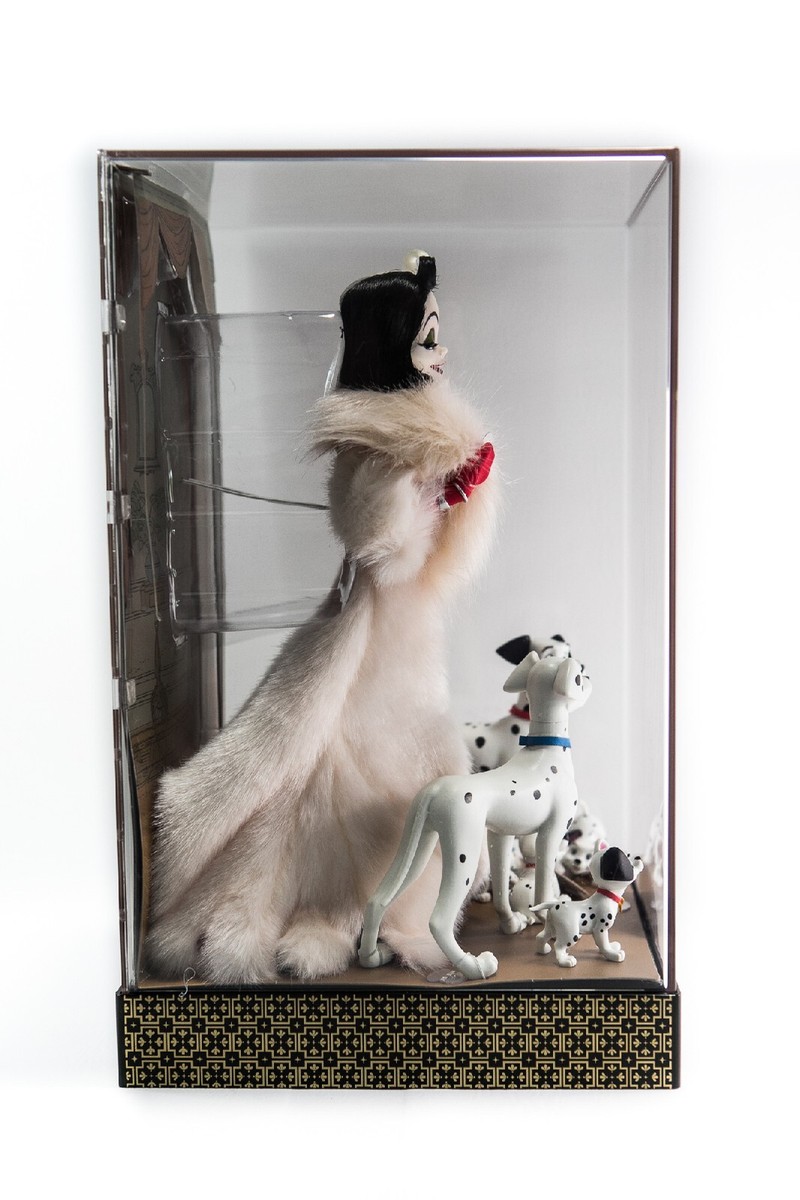 Disney Store Designer Fairytale Cruella De Vil & Dalmatians