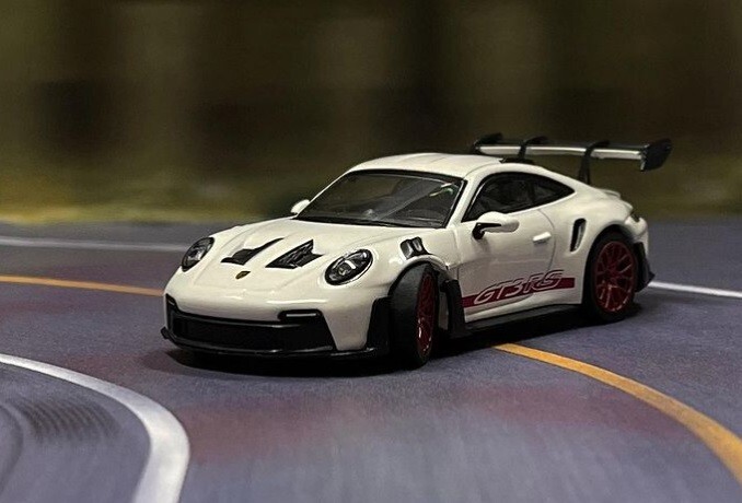 1/64 Porsche 911 992 GT3 RS 2022 White Red Model Minichamps x