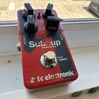 TC Electronic Sub N Up polyphones Octaver Pedal für Bass und Gitarre