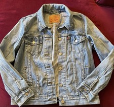 Levi  s Light Blue Denim Jacket Women  s Size Medium Pre-owned