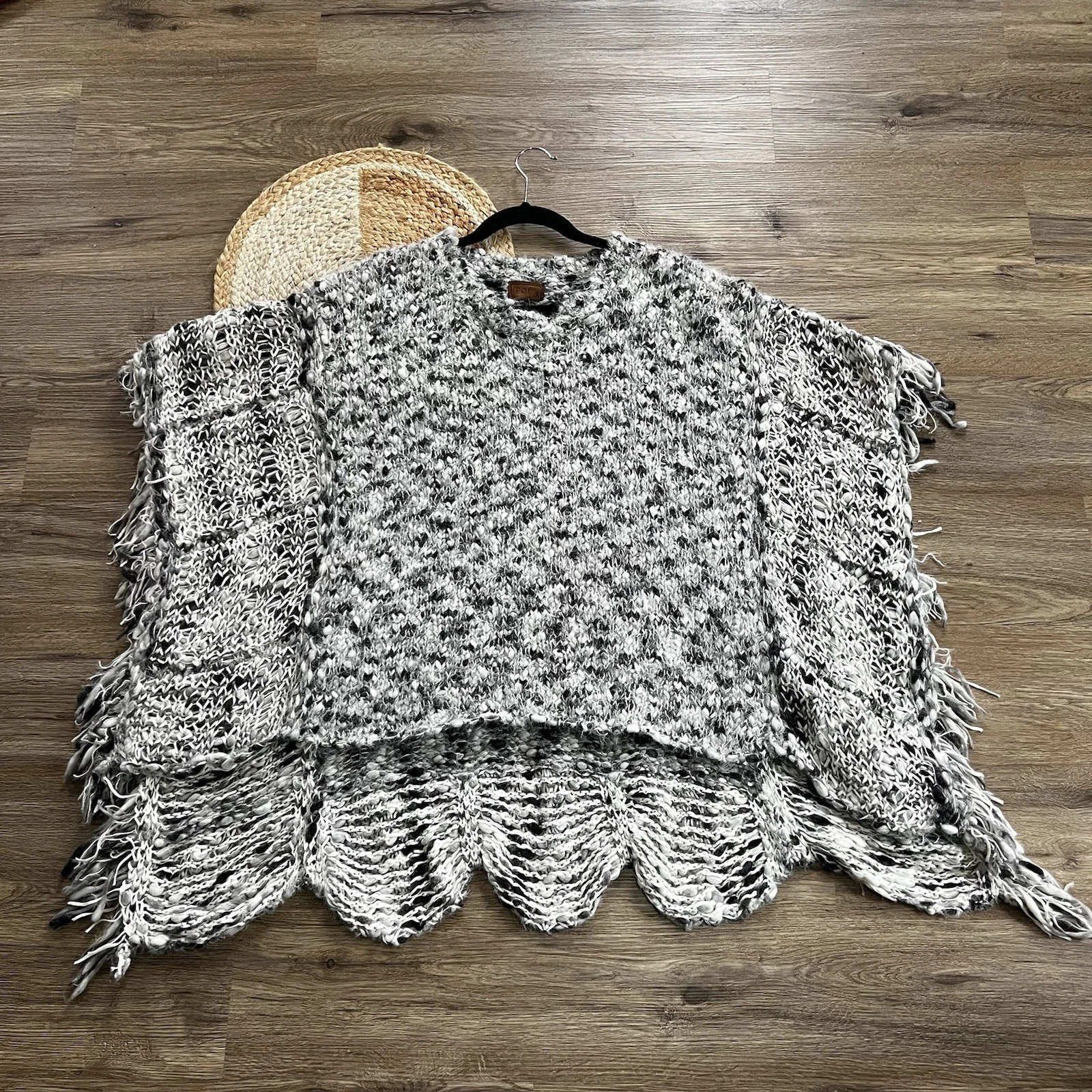 POL Knit Fringe Womens Poncho NWT
Opens in a new window or tab