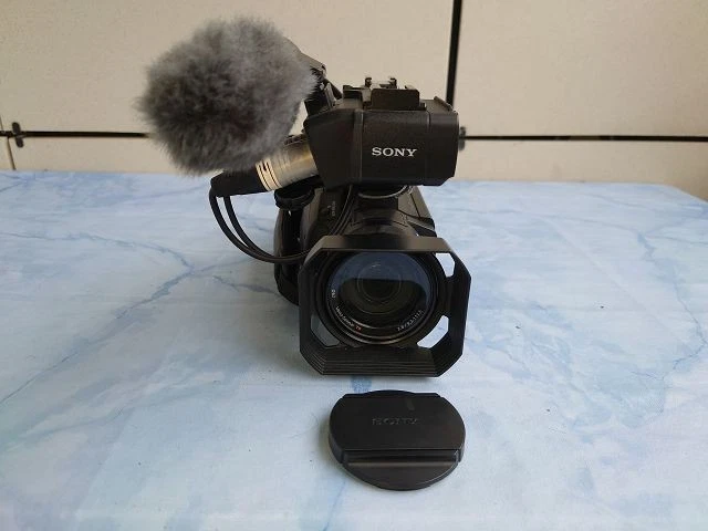 Sony PXW-X70 4K professioneller Camcorder mit viel Zubehör - Bild 4 von 4