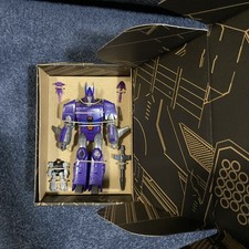 Transformers Generations Selects Legacy Cyclonus and Nightstick Voyager Class