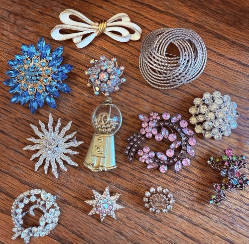 12 Brooches Some Signed Some Not Gold Tone Rhinestone Frog Bubble Gum Machine