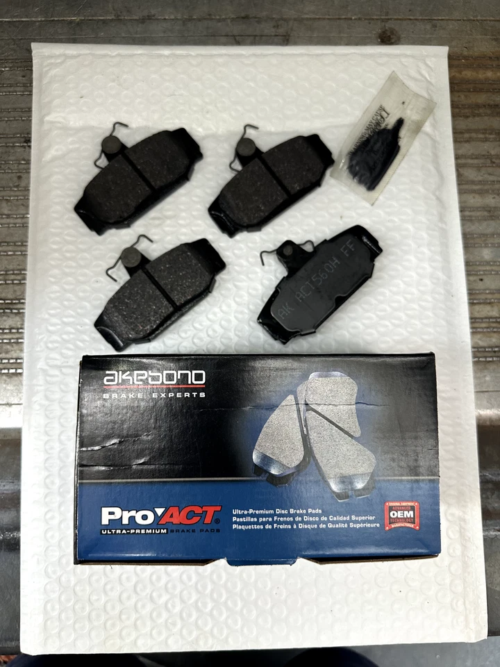 Volvo NEW Akebono ACT391 PRO-ACT PREMIUM CERAMIC REAR BRAKE PADS - Image 4 of 4
