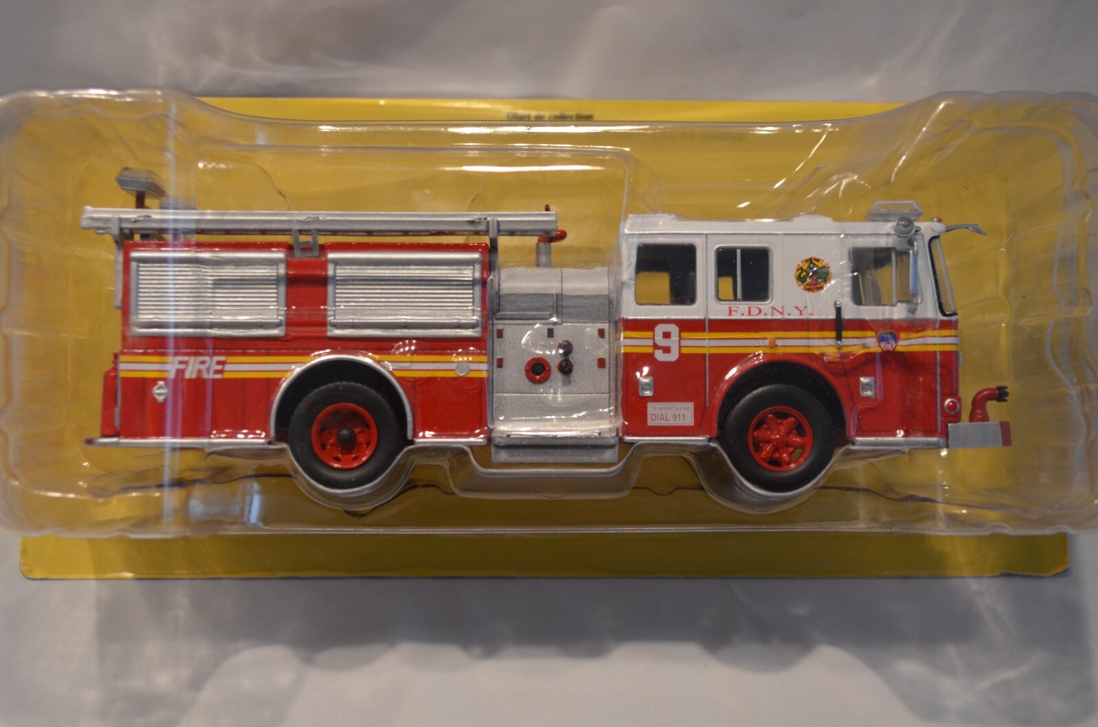 Fourgon Pompe Pumper Seagrave FDNY miniature vehicule de secours New York