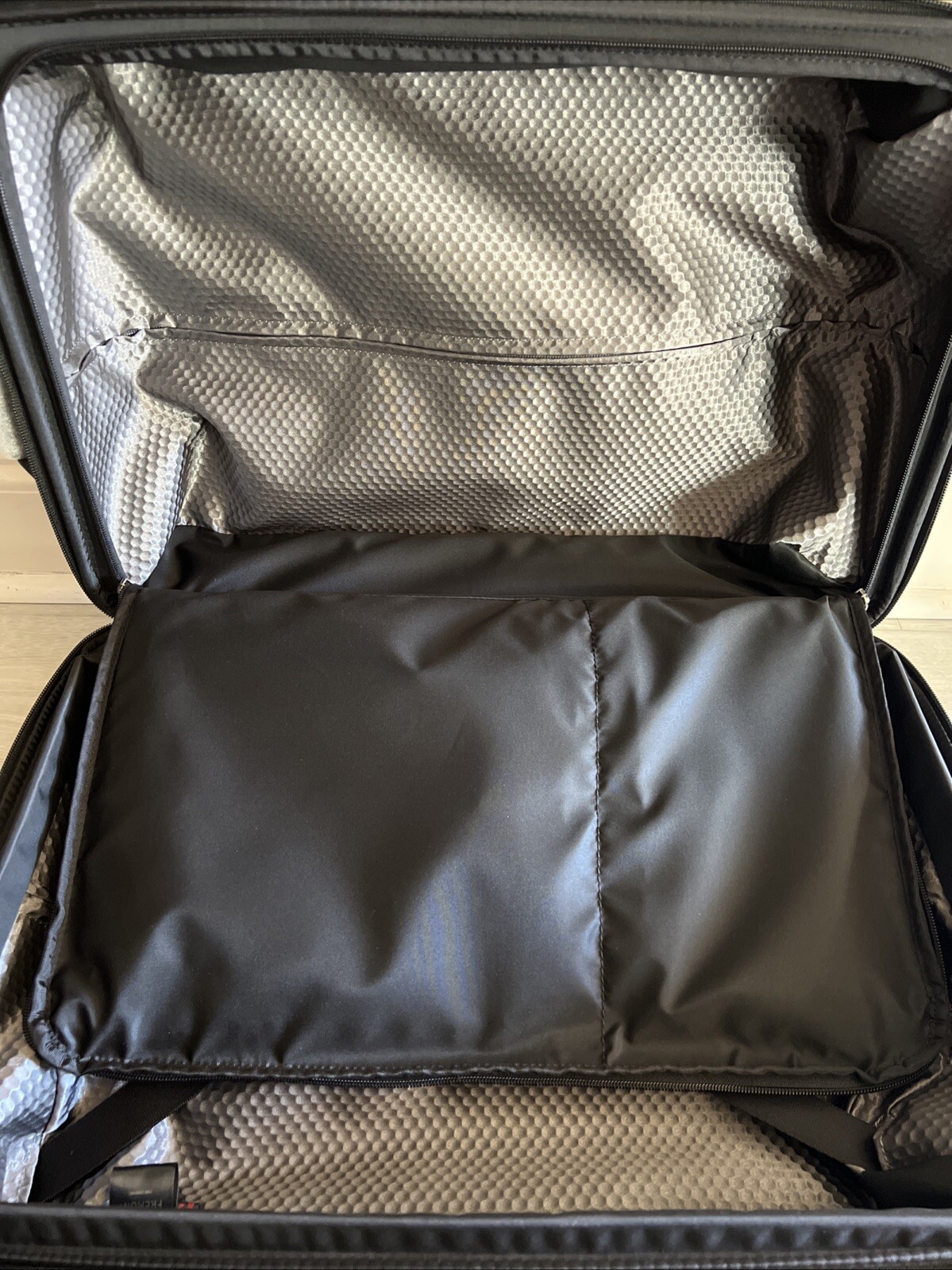 Tumi Fremont Briley International Expandable 4 Wheel Suitcase 2223460 Black